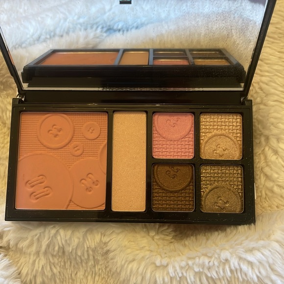 NIB Ready To Wear New York Button Up For Beauty Assorted Makeup Palette - Picture 4 of 4